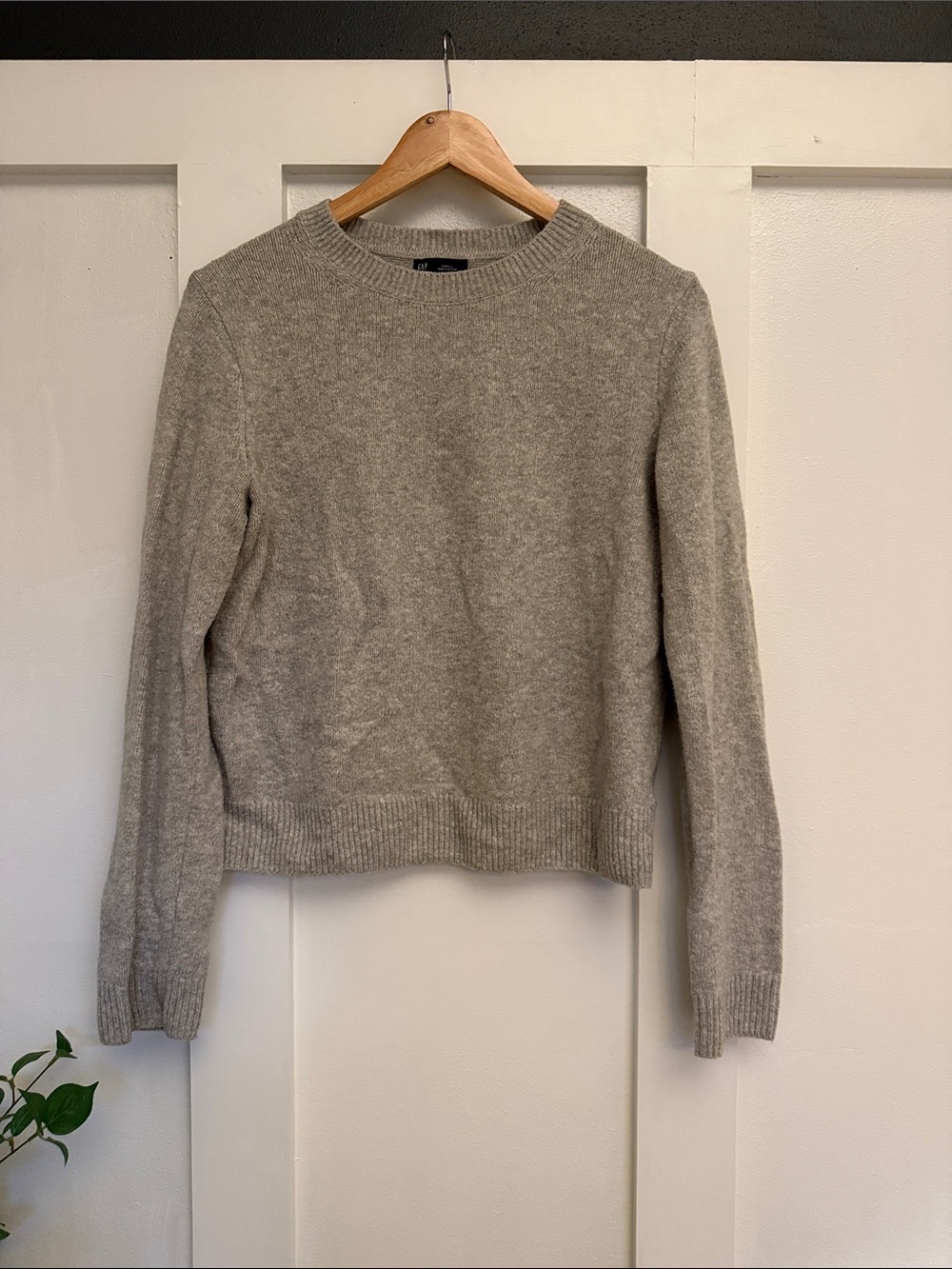 GAP Women's Crewneck Sweater in Heather Gray